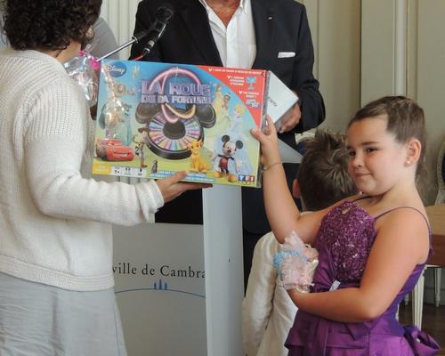 la ville offre un cadeau à Lufrane : "la roue de la fortune"