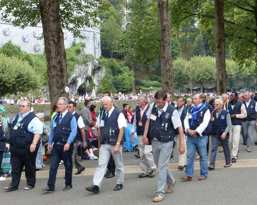 2014-08-20-lourdes -proc-SSacrement (1)
