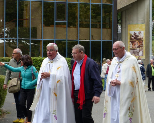 2014-08-20-lourdes -proc-SSacrement (5)