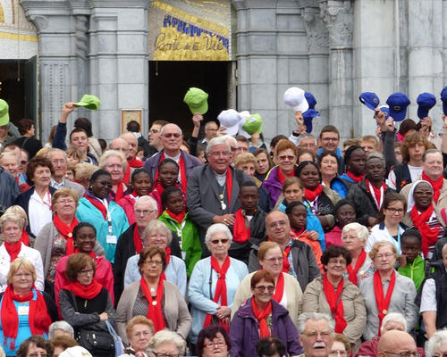 2014-08-20-lourdes -proc-SSacrement (9)