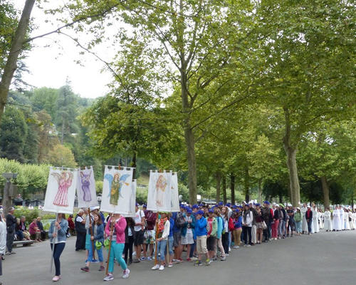 2014-08-20-lourdes -proc-SSacrement (25)