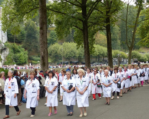2014-08-20-lourdes -proc-SSacrement (30)