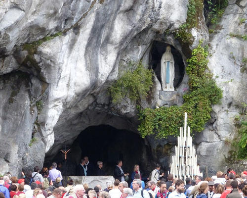 2014-08-20-lourdes -proc-SSacrement (35)