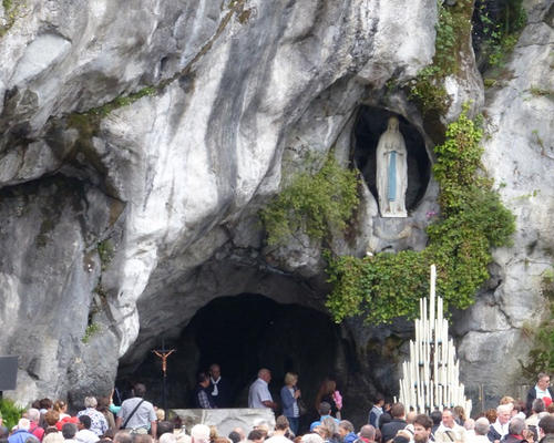 2014-08-20-lourdes -proc-SSacrement (36)