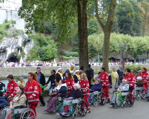 2014-08-20-lourdes -proc-SSacrement (37)
