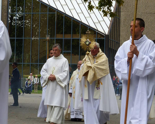 2014-08-20-lourdes -proc-SSacrement (38)