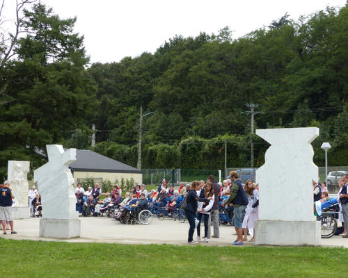 2014-08-21Lourdes_chemin _croix_malades (3)