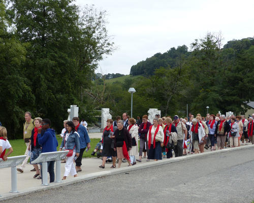 2014-08-21Lourdes_chemin _croix_malades (11)