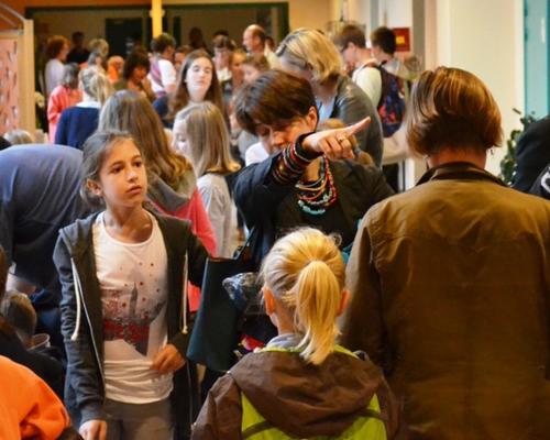 du monde dans le couloir...