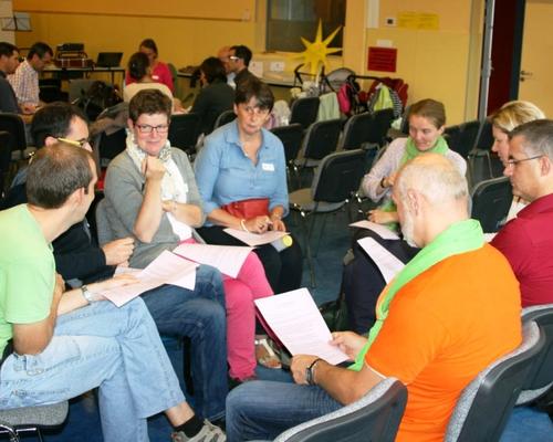 un troisième groupe de parents  en plein réflexion