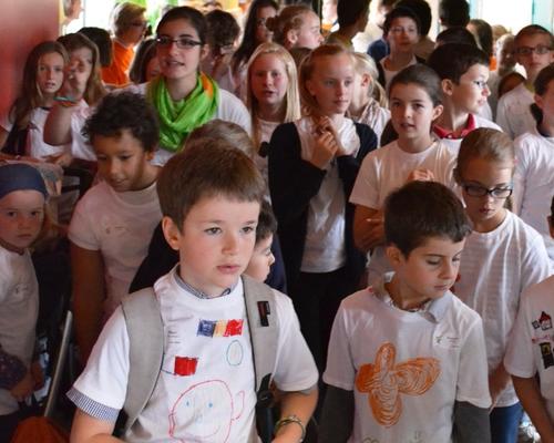 C'est l'heure de tous rejoindre la grande salle ... affluence dans le couloir :