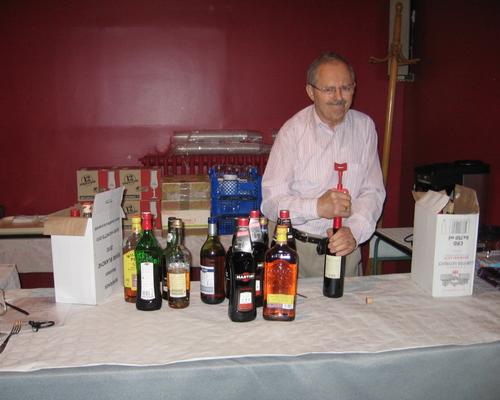 Albert prépare le bar