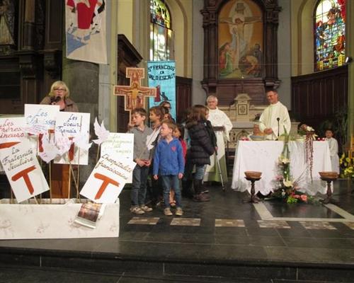 A la messe, les enfants partagent le fruit de leur réflexion