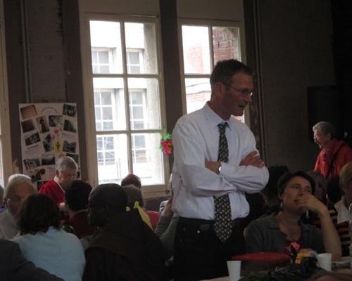 La fête continue avec le repas en présence de notre curé-doyen