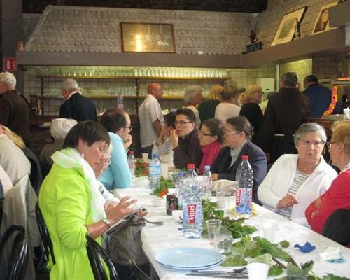 La fête continue avec le repas 