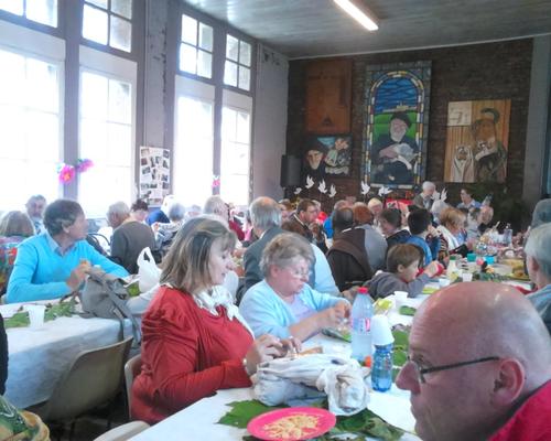La fête continue avec le repas 