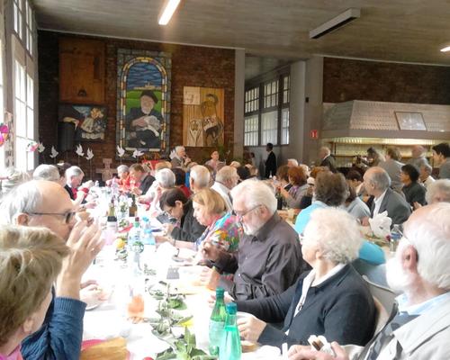 La fête continue avec le repas 