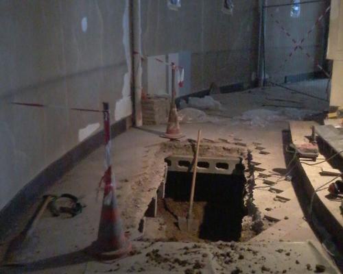 On creuse dans le déambulatoire. Dans ces fosses prendront place les appareils de chauffage.