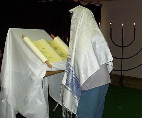à la synagogue