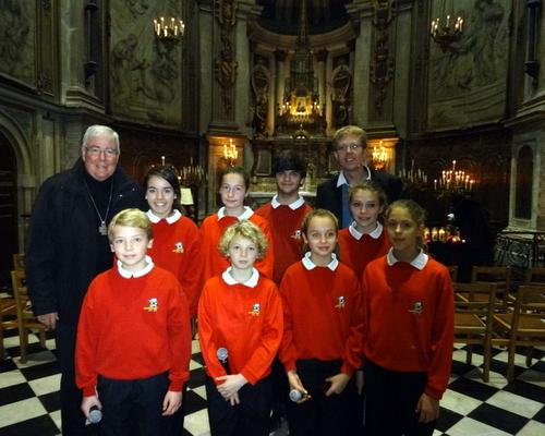 "chorale des enfants du monde" avec Mgr Garnier
