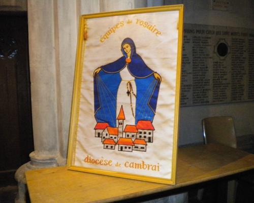 10 Banniere des Equipes du Rosaire