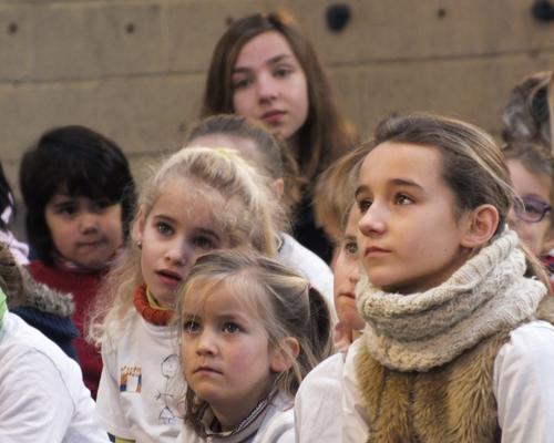 regads  attentifs...  étonnés ? 