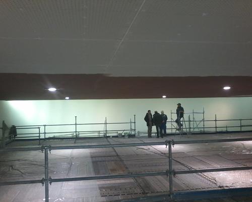 Cette photo permet de découvrir la teinte vert d'eau sur les murs du choeur