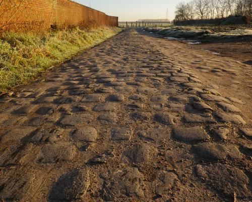 039- Chemin pave