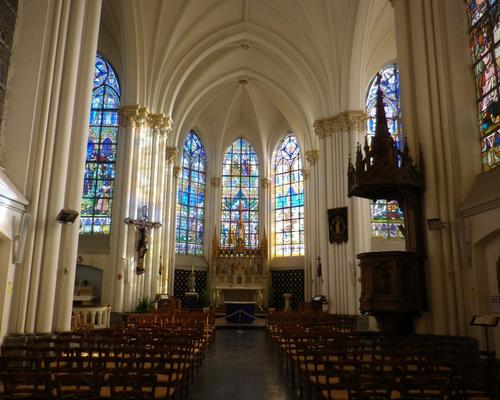 059- La magnifique eglise de Bouvines