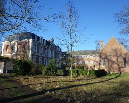 073- Le monastere