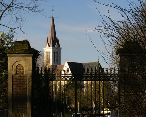 075- Vu du parc du monastere