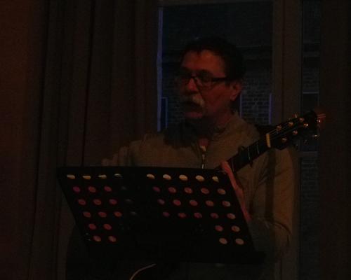 092- Bertrand a la guitare