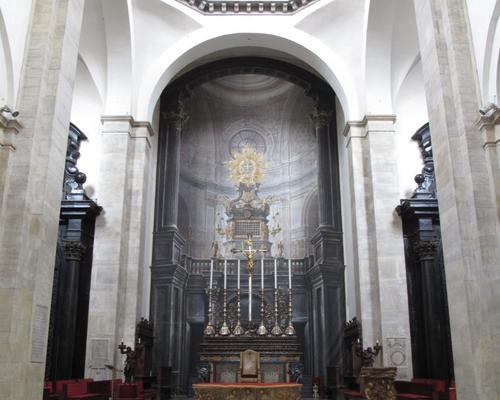 Eglise  ou se trouve le saint suaire