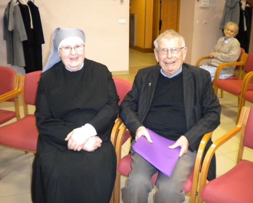 Mère Marie-Christine, supérieure des PSdP et l'abbé Dervaux, aumônier