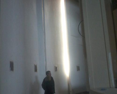 André Lurçat a conçu une vingtaine de décrochement dans les murs : "les failles". Chacune sera éclairée de l'intérieur. Premier essai d'éclairage.