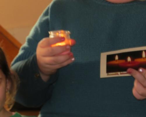 Au dos de la carte, chacun essaie de partager  "sa petite lumière"  