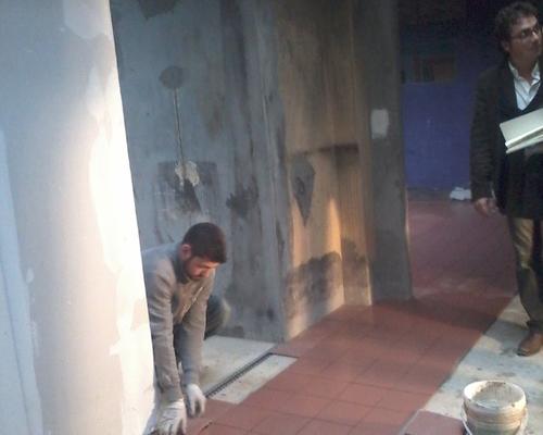 Du carrelage pour la sacristie