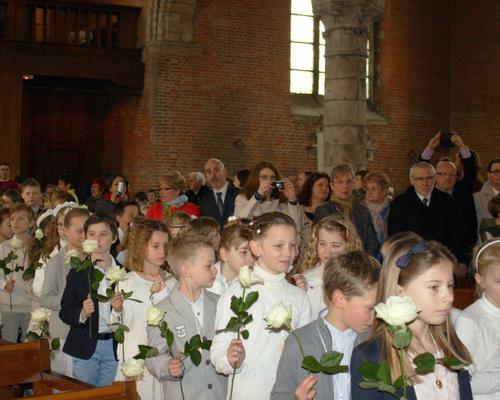 1503_1ères communions (St-Jean) 8