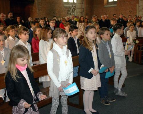 1503_1ères communions (St-Jean) 21