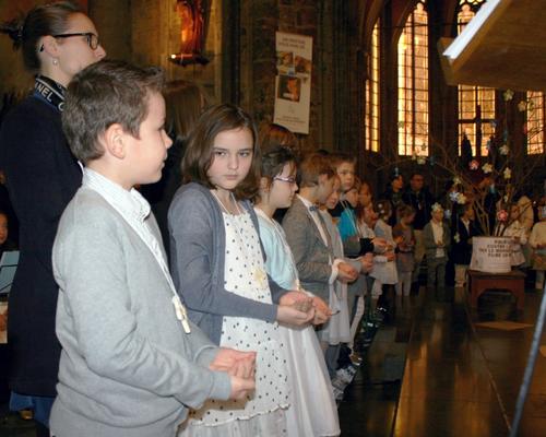 1503_1ères communions (St-Jean) 80