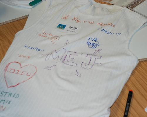Les T-shirts continuent à être personnalisés 
