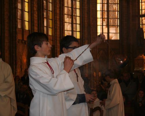 Encensement de la foule.