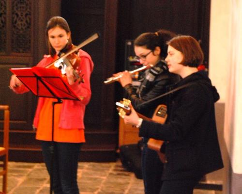 Musiciennes méjistes à l'église