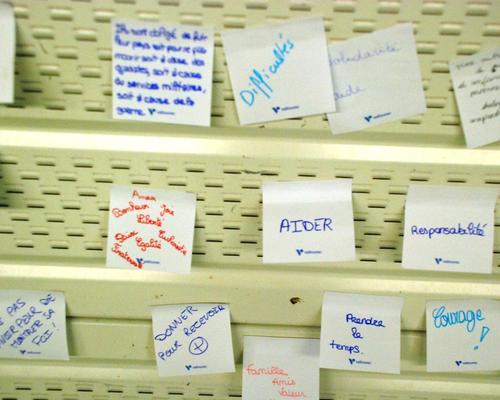 détail post-it, fin