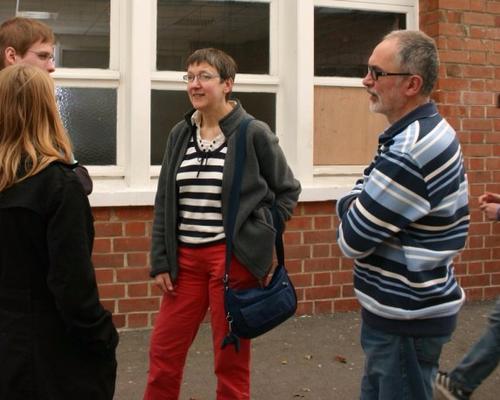 discutions avec les témoins pendant que les jeunes sont en atelier