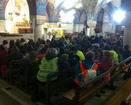 Célébration d'ouverture dans la crypte