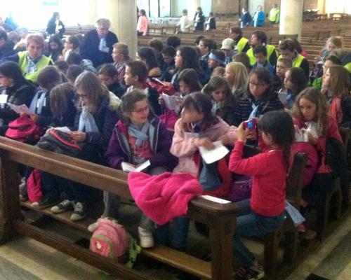 célébration d'ouverture dans la crypte