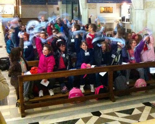 Célébration d'ouverture dans la crypte