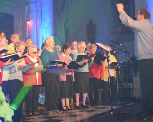 pour le chant à St Saulve, un saint-saulvien prêt à s'envoler ...