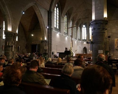 s'informer : quoi de neuf dans la feuille paroissiale.